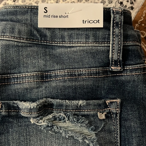 Distressed denim shorts - Picture 2 of 10